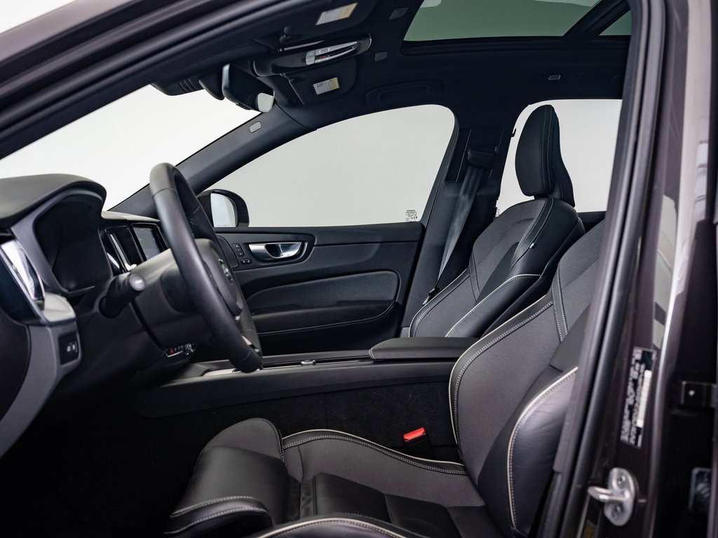 2024 Volvo XC60 Recharge Hybrid Ultimate photo 17