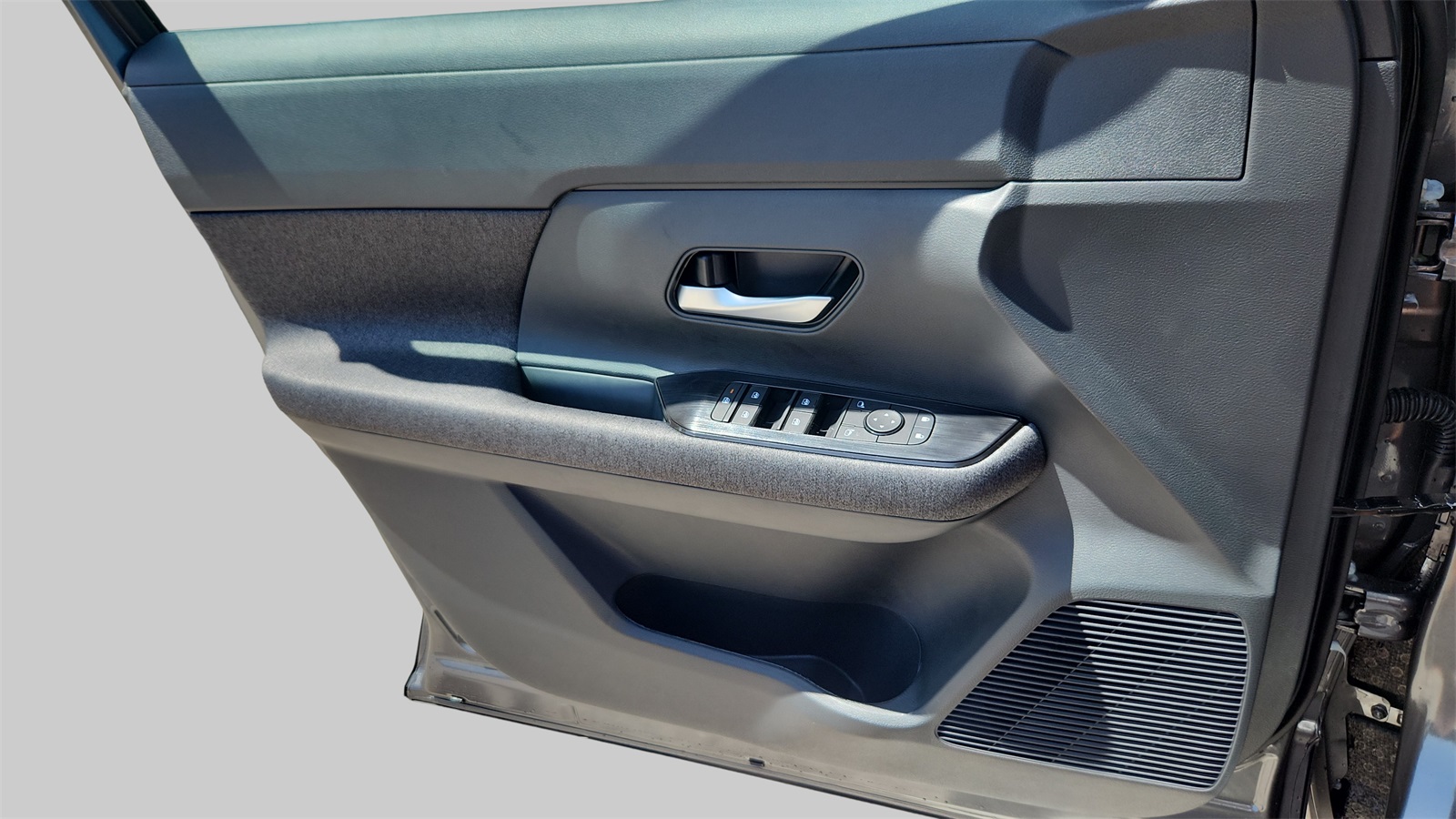 2025 Nissan Kicks SV photo 15