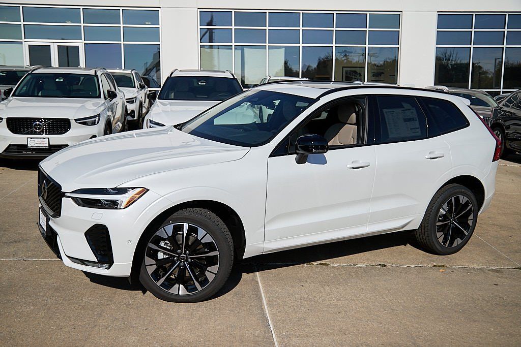 2026 VOLVO XC60 - Image 2