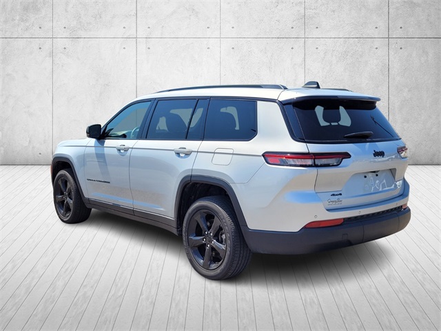 2023 Jeep Grand Cherokee Altitude photo 2