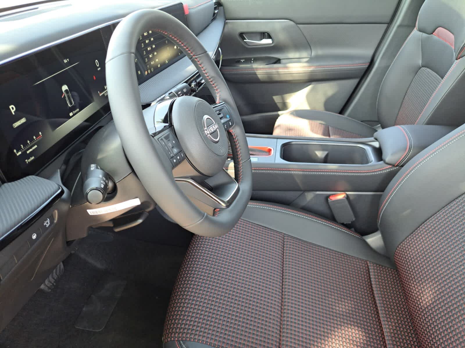 2026 Nissan Kicks SR photo 18