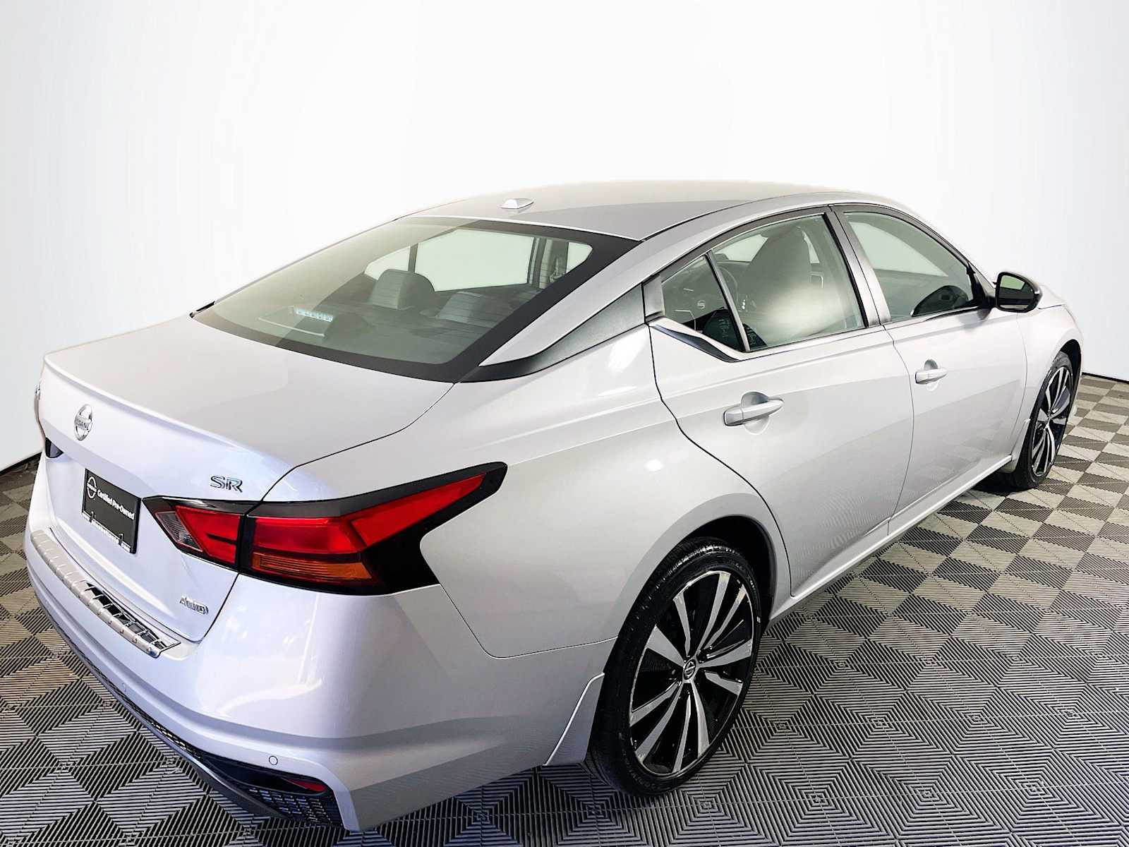 2021 Nissan Altima 2.5 SR photo 4