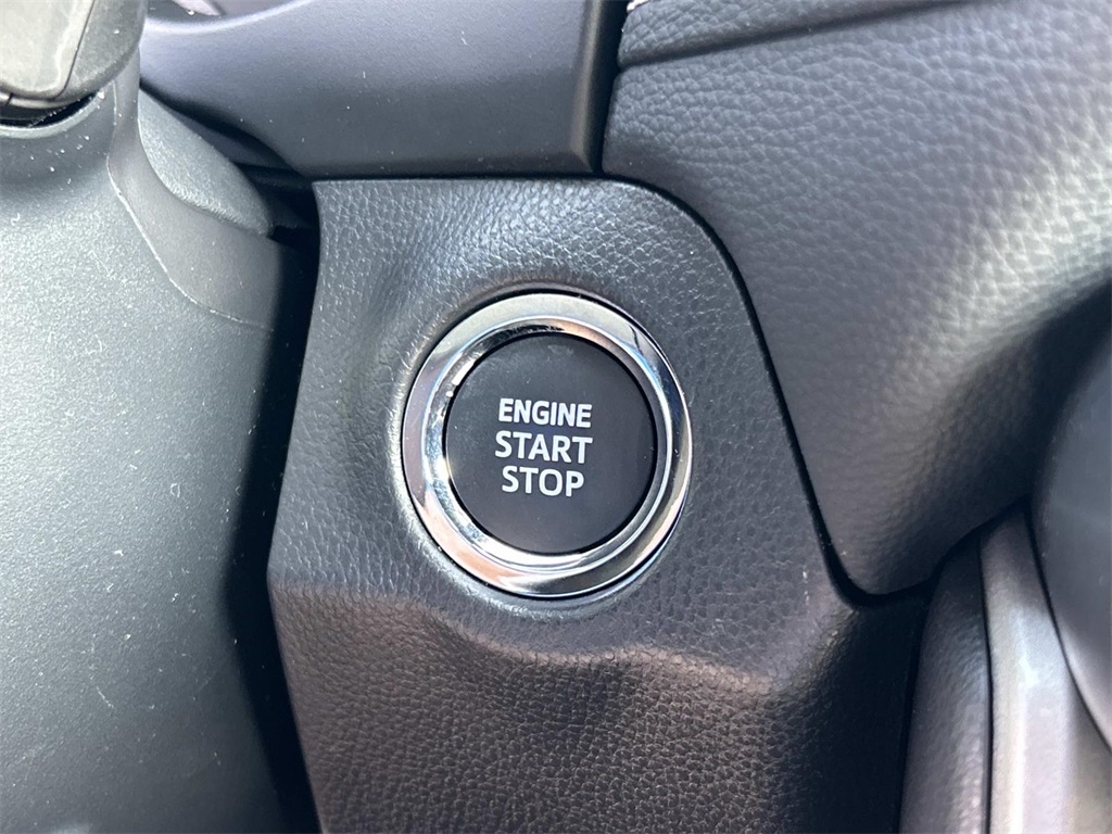 2024 Toyota RAV4 XLE photo 32