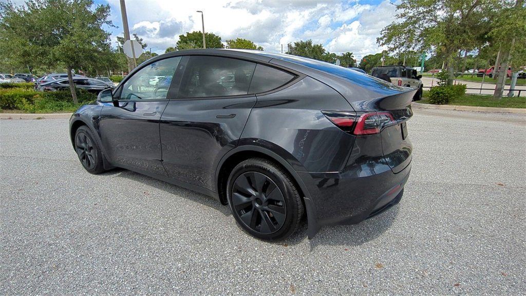 2024 Tesla Model Y Long Range photo 5