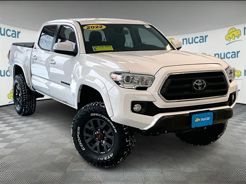 2022 Toyota Tacoma SR5's photo