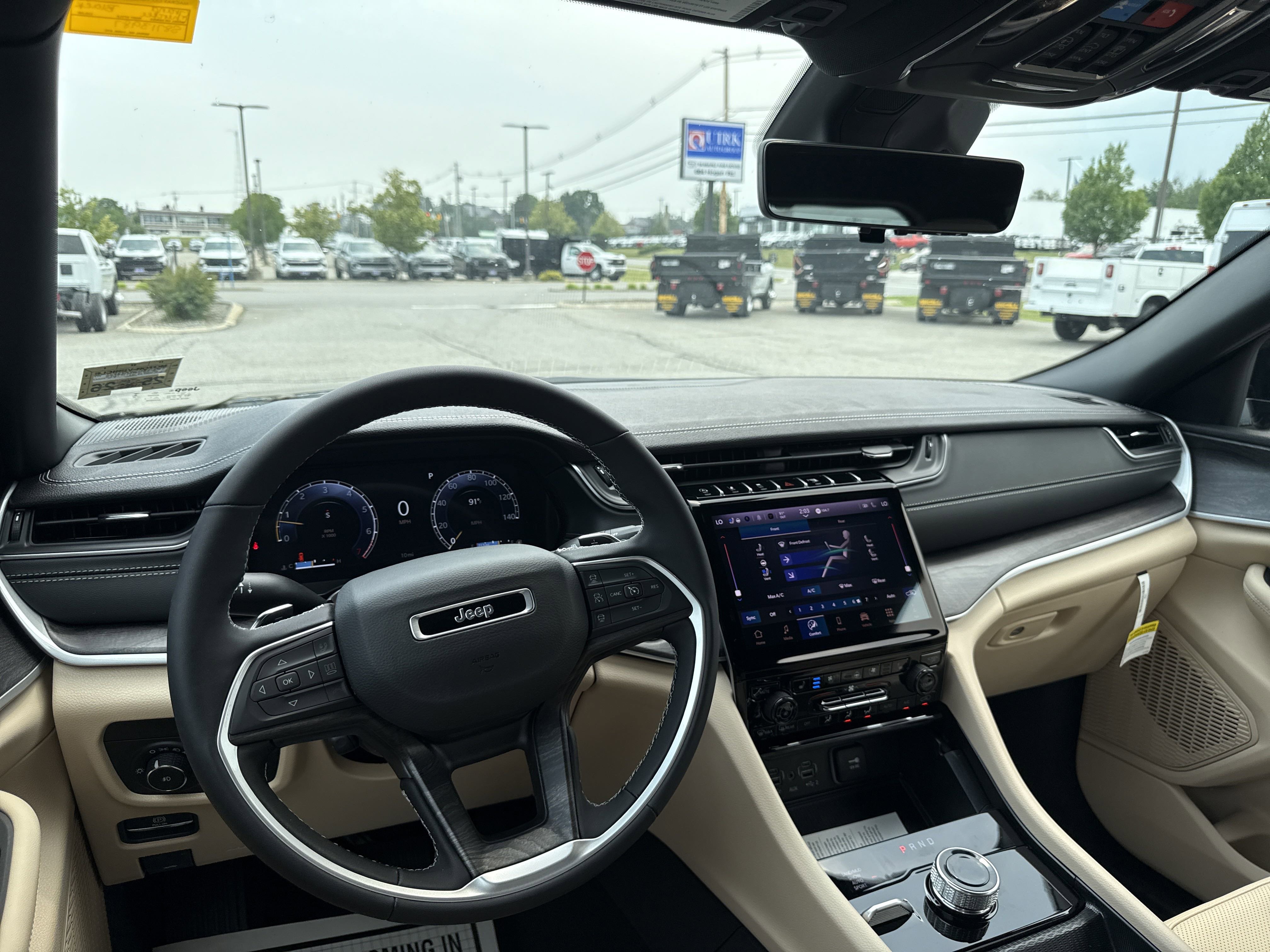 2025 Jeep Grand Cherokee Limited photo 4