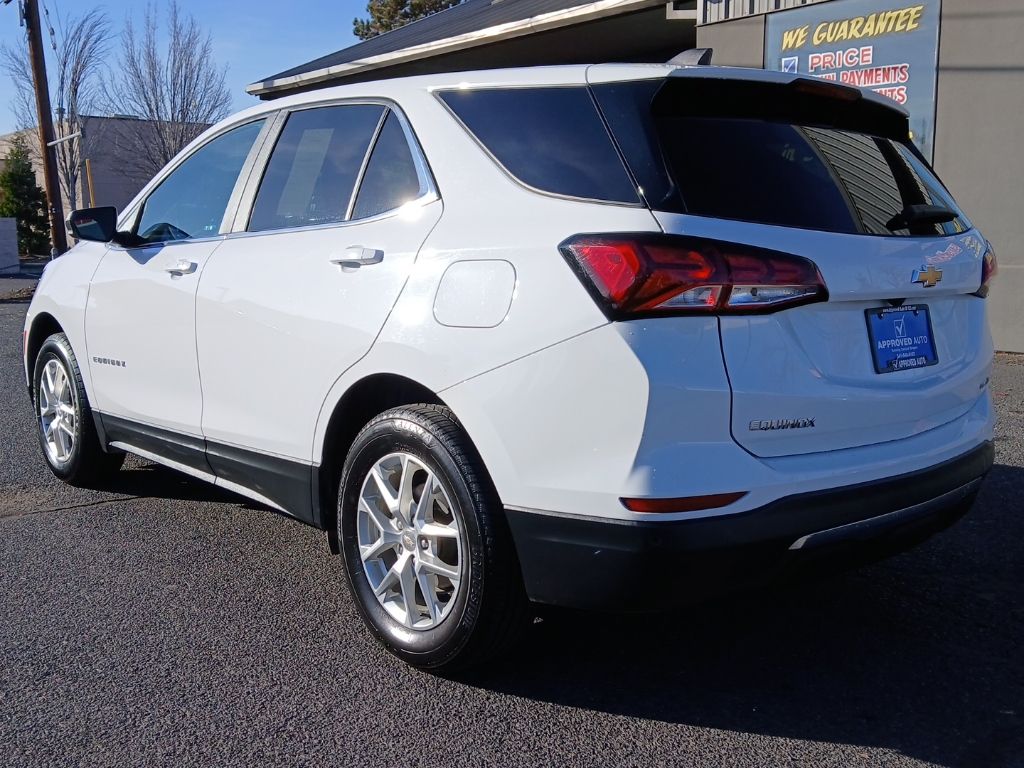 2024 Chevrolet Equinox LT photo 2