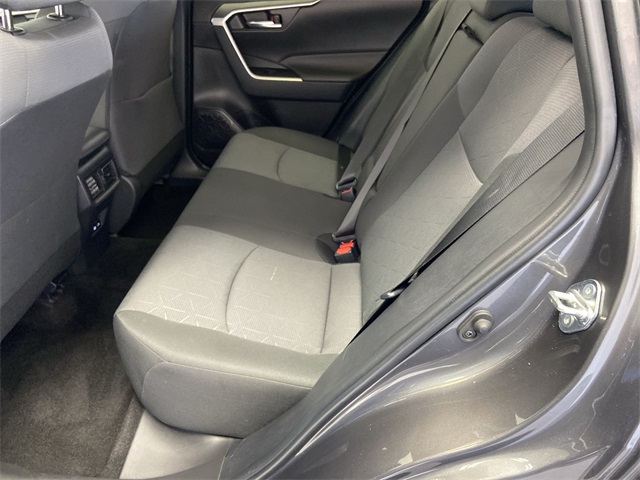 2024 Toyota RAV4 XLE photo 32