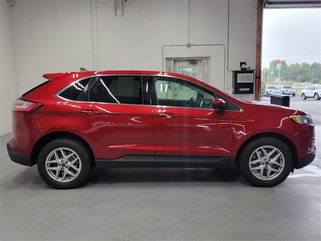 2022 Ford Edge SEL photo 4