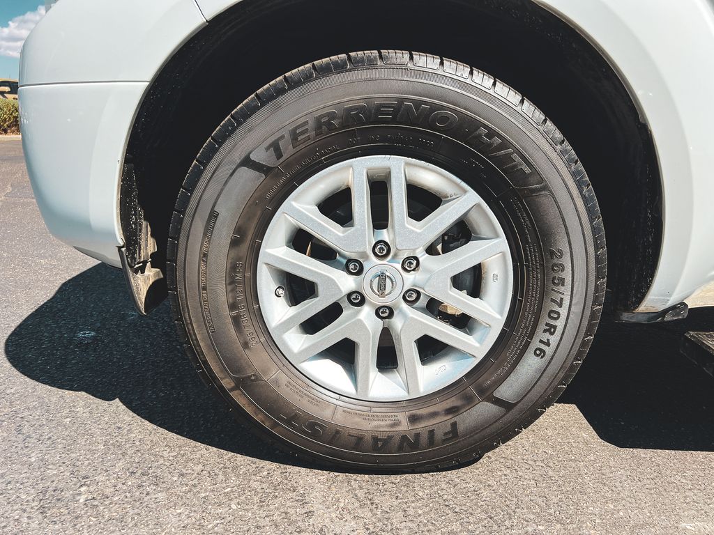 2017 Nissan Frontier SV photo 11