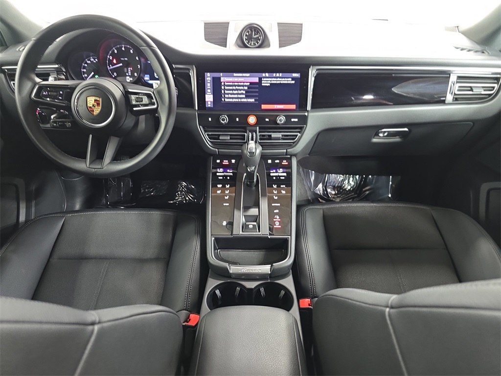 2025 Porsche Macan T photo 13