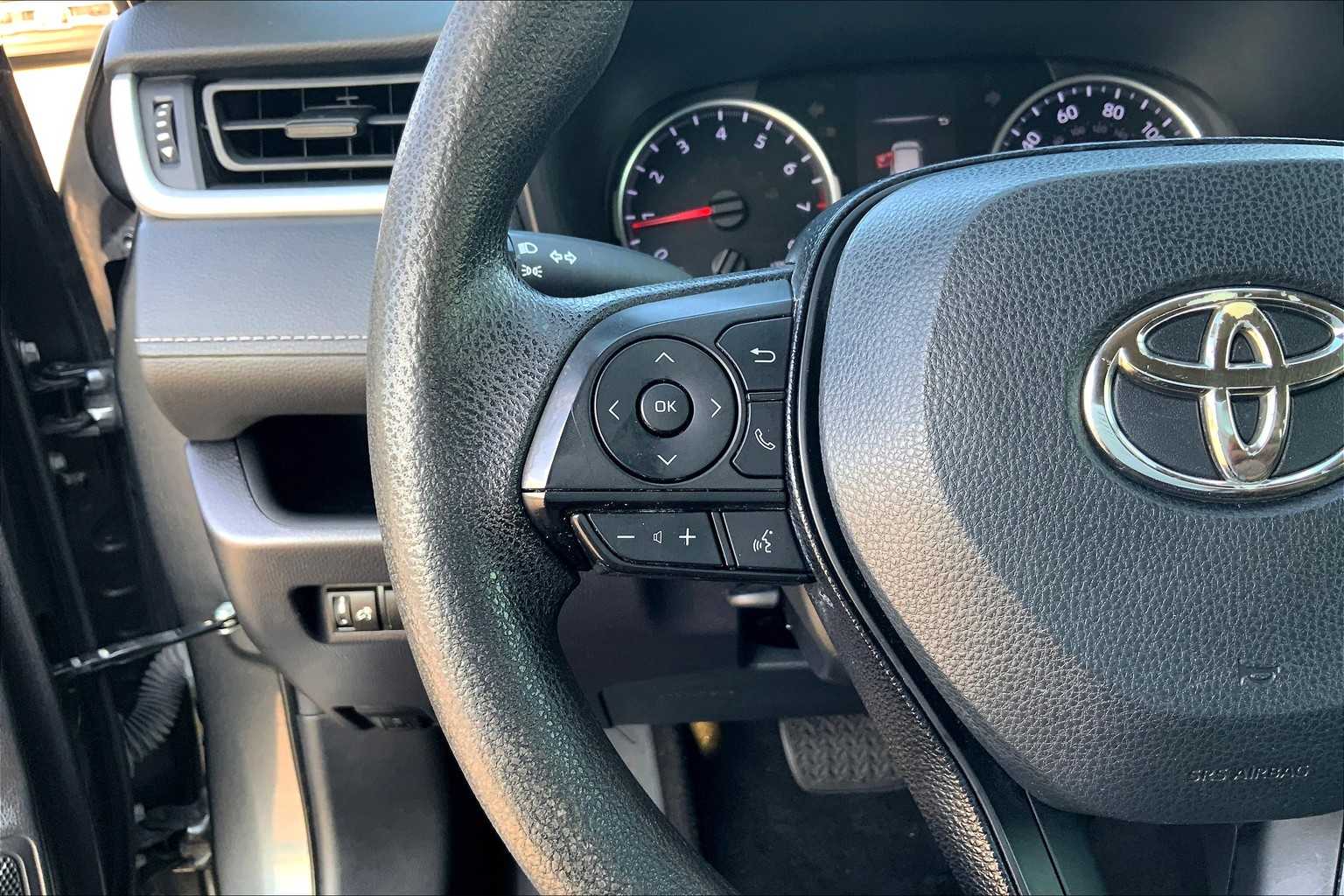 2021 Toyota RAV4 LE photo 22