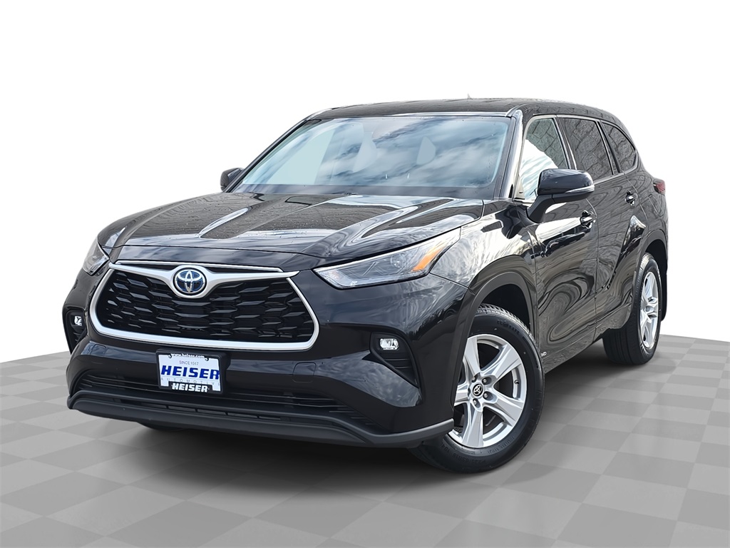 2022 Toyota Highlander LE's photo