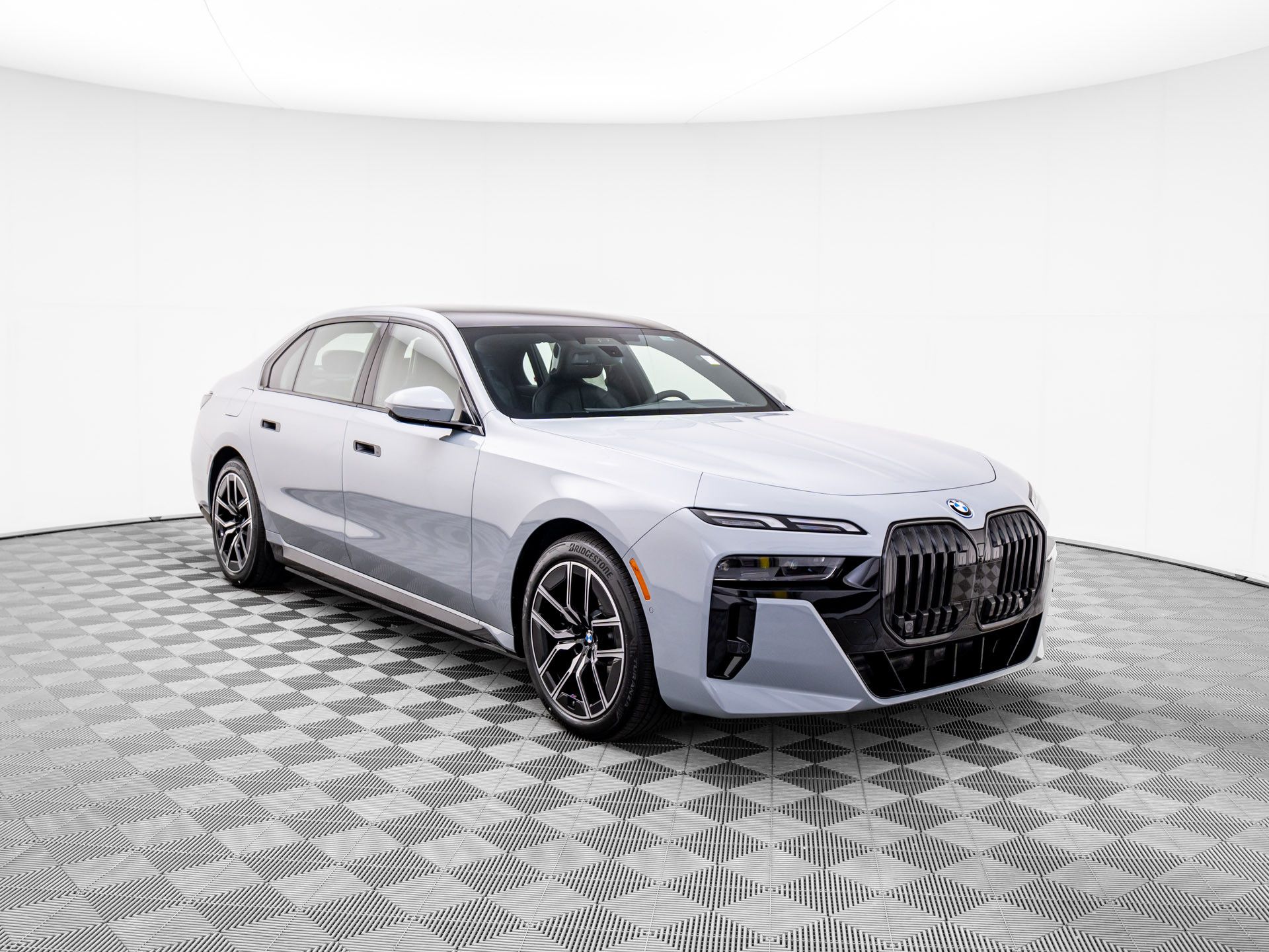 New 2025 Brooklyn Grey Metallic BMW 750e xDrive image 8
