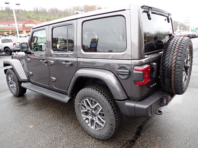 2025 Jeep Wrangler Sahara photo 3