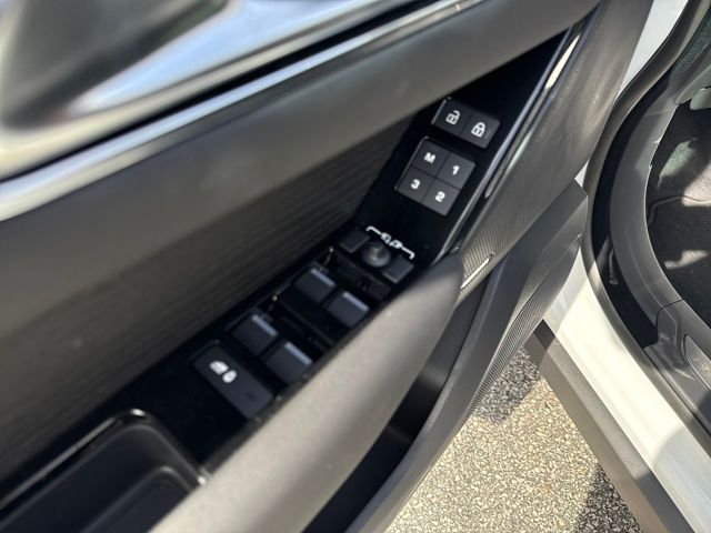 2026 Land Rover Range Rover Velar SE photo 3