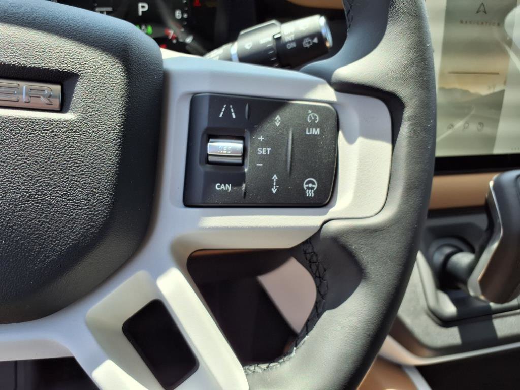 2025 Land Rover Defender 110 X-Dynamic SE photo 17