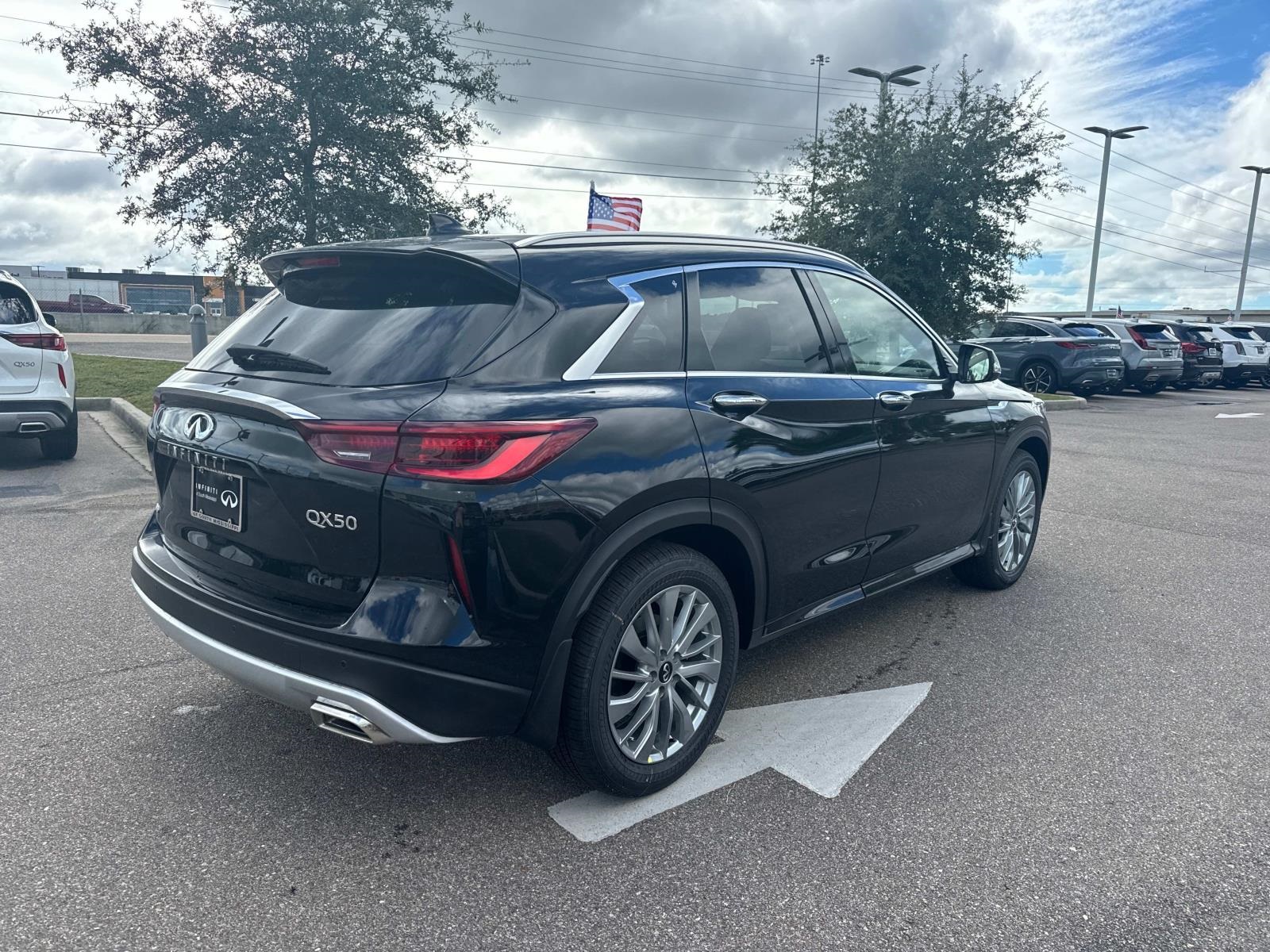 2025 Infiniti QX50 Luxe AWD photo 4