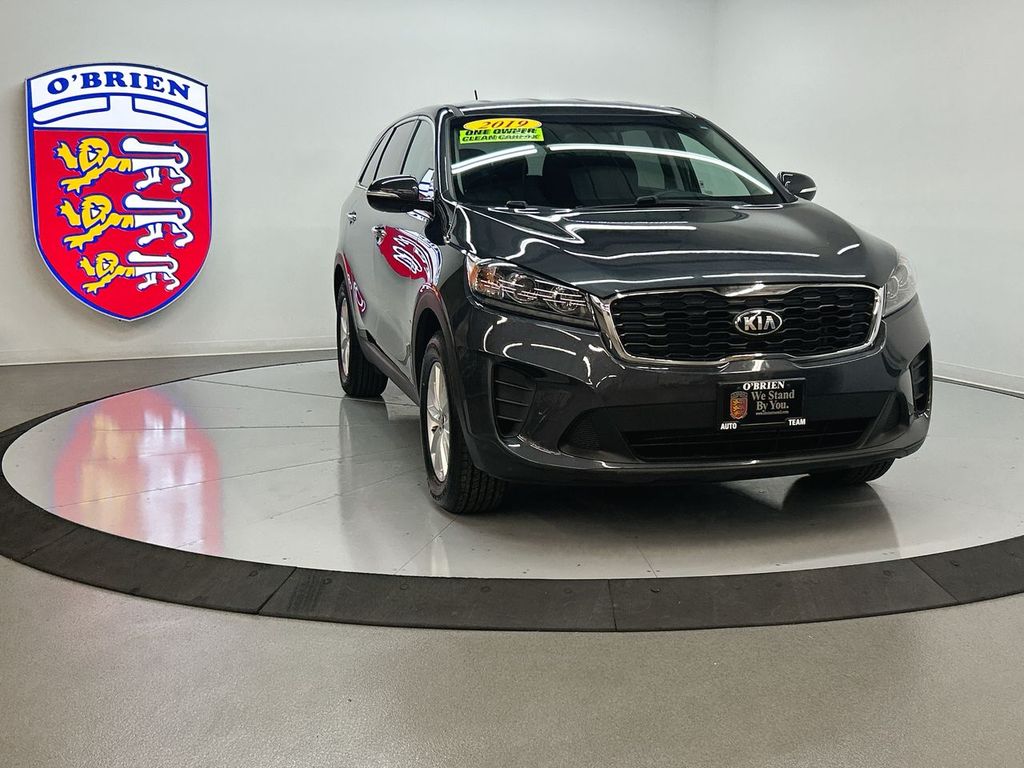 2019 Kia Sorento LX's photo
