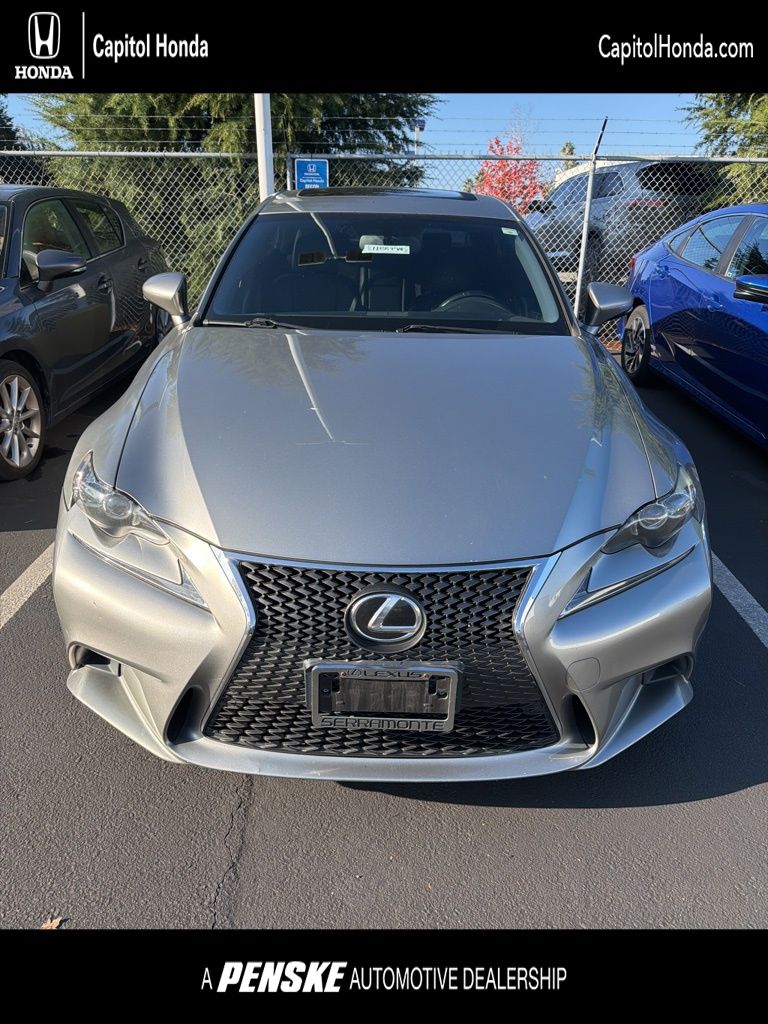2016 Lexus IS 200t's photo