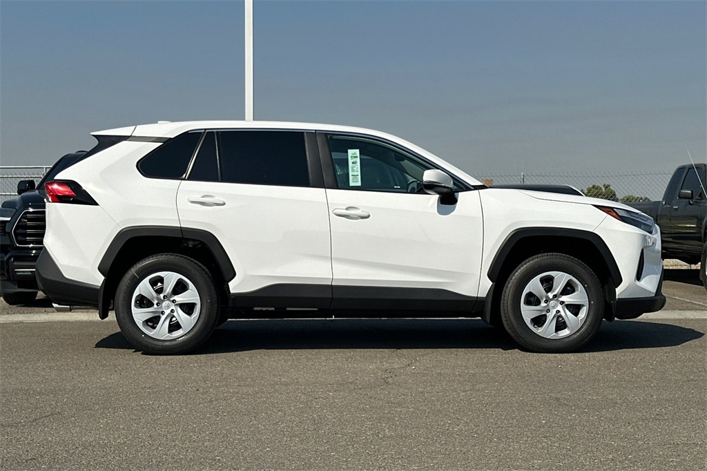 2025 Toyota RAV4 LE photo 3