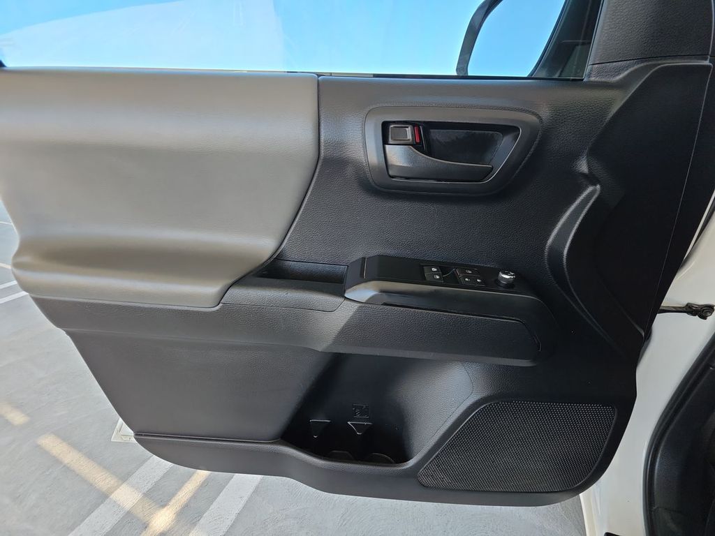 2018 Toyota Tacoma SR photo 19