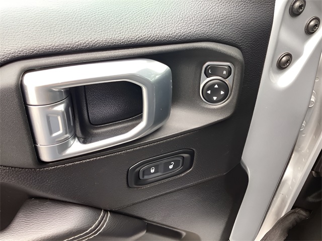 2023 Jeep Wrangler Sahara 4xe photo 12