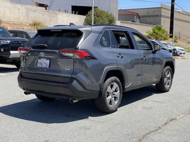 2022 Toyota RAV4 XLE photo 3