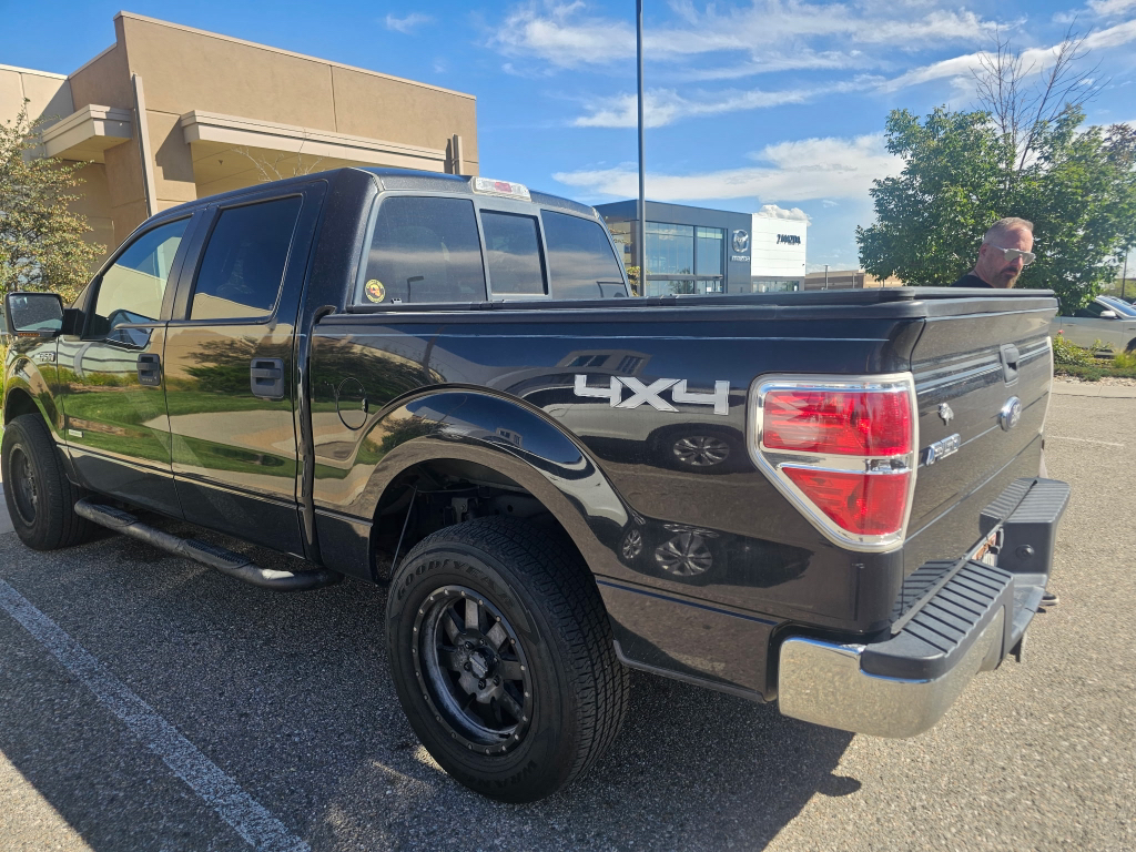 2013 Ford F-150 XLT photo 2