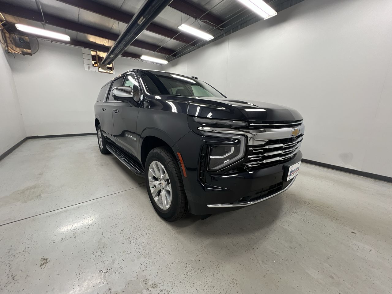 2025 Chevrolet Suburban Premier photo 2