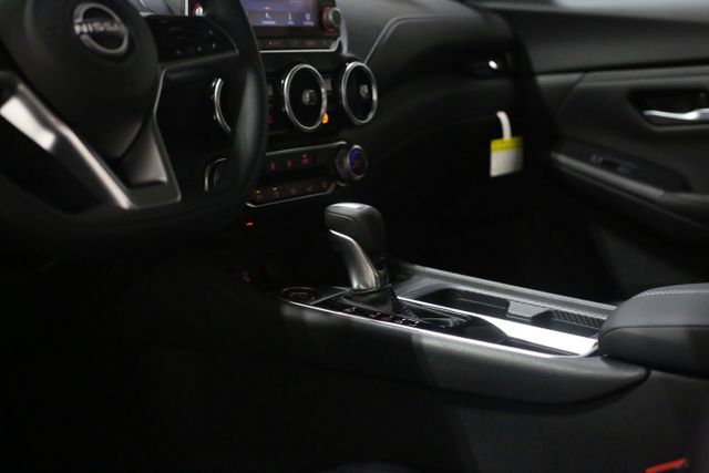 2025 Nissan Sentra SV photo 14