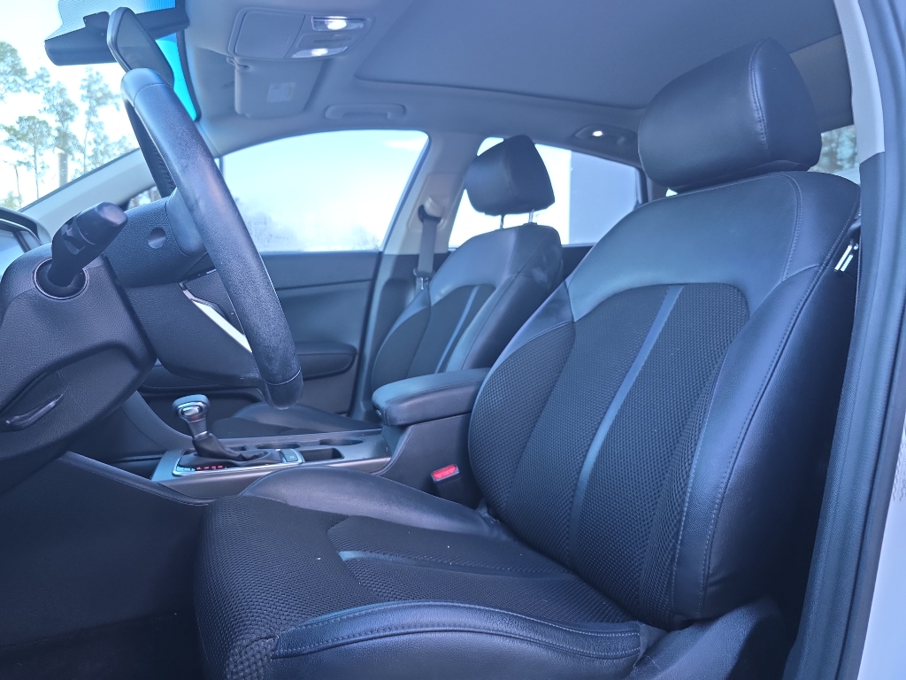 2020 Kia Optima S photo 10