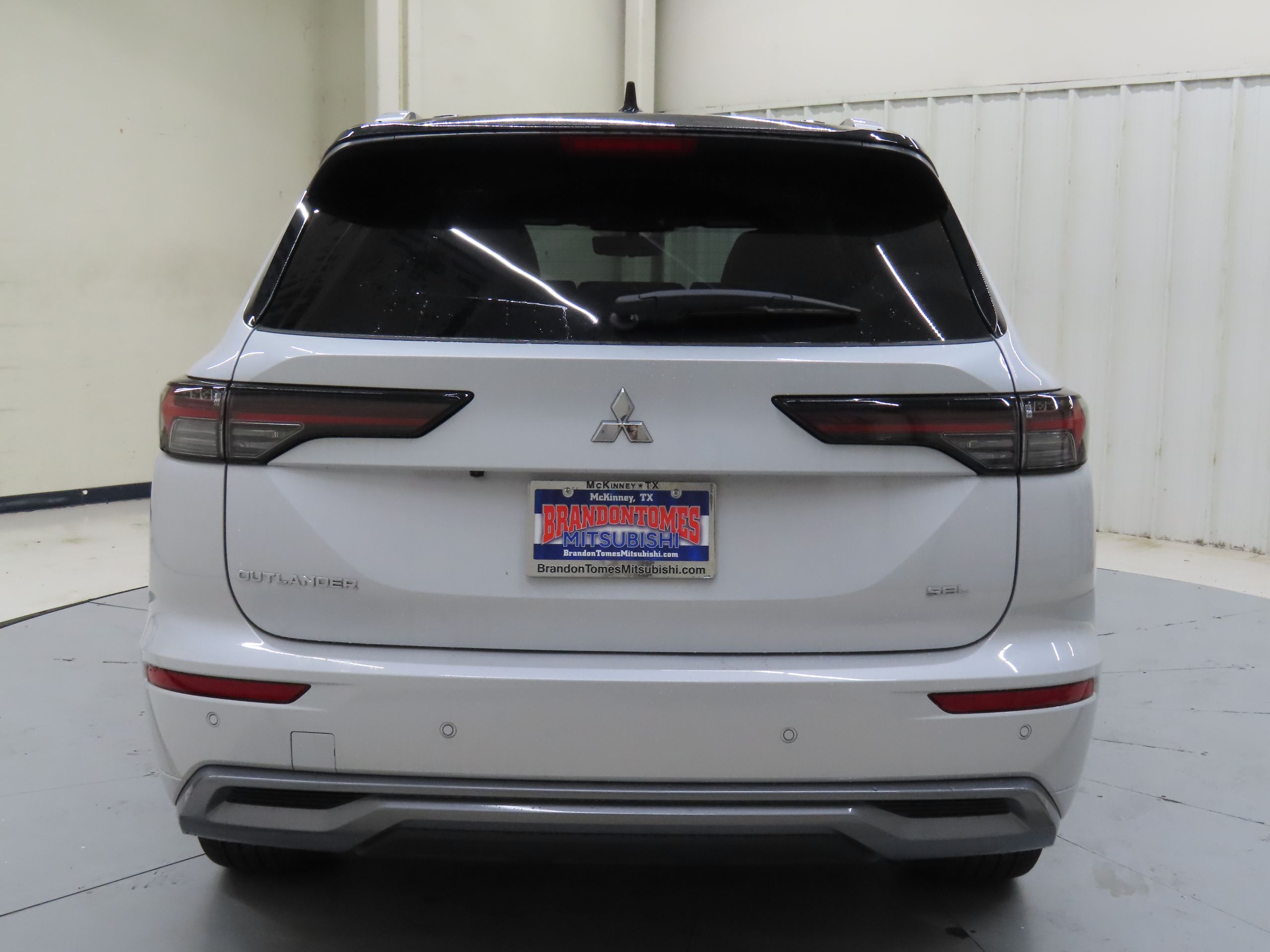 2025 Mitsubishi Outlander SEL photo 3