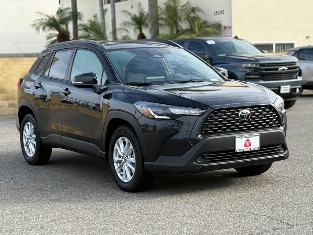 Certified 2025 Toyota Corolla Cross LE with VIN 7MUCAAAG5SV120359 for sale in Kansas City