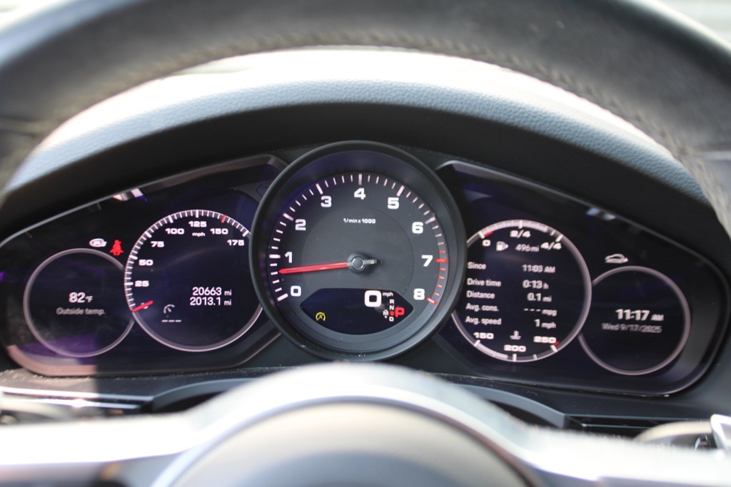 2023 Porsche Cayenne Platinum Edition photo 20