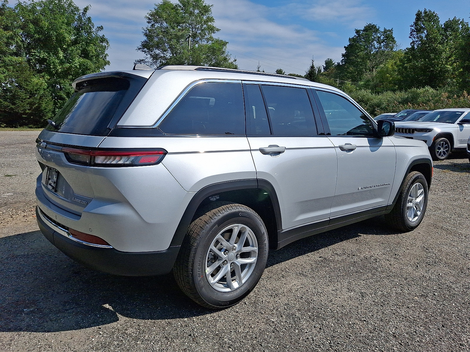 2025 Jeep Grand Cherokee Laredo X photo 4