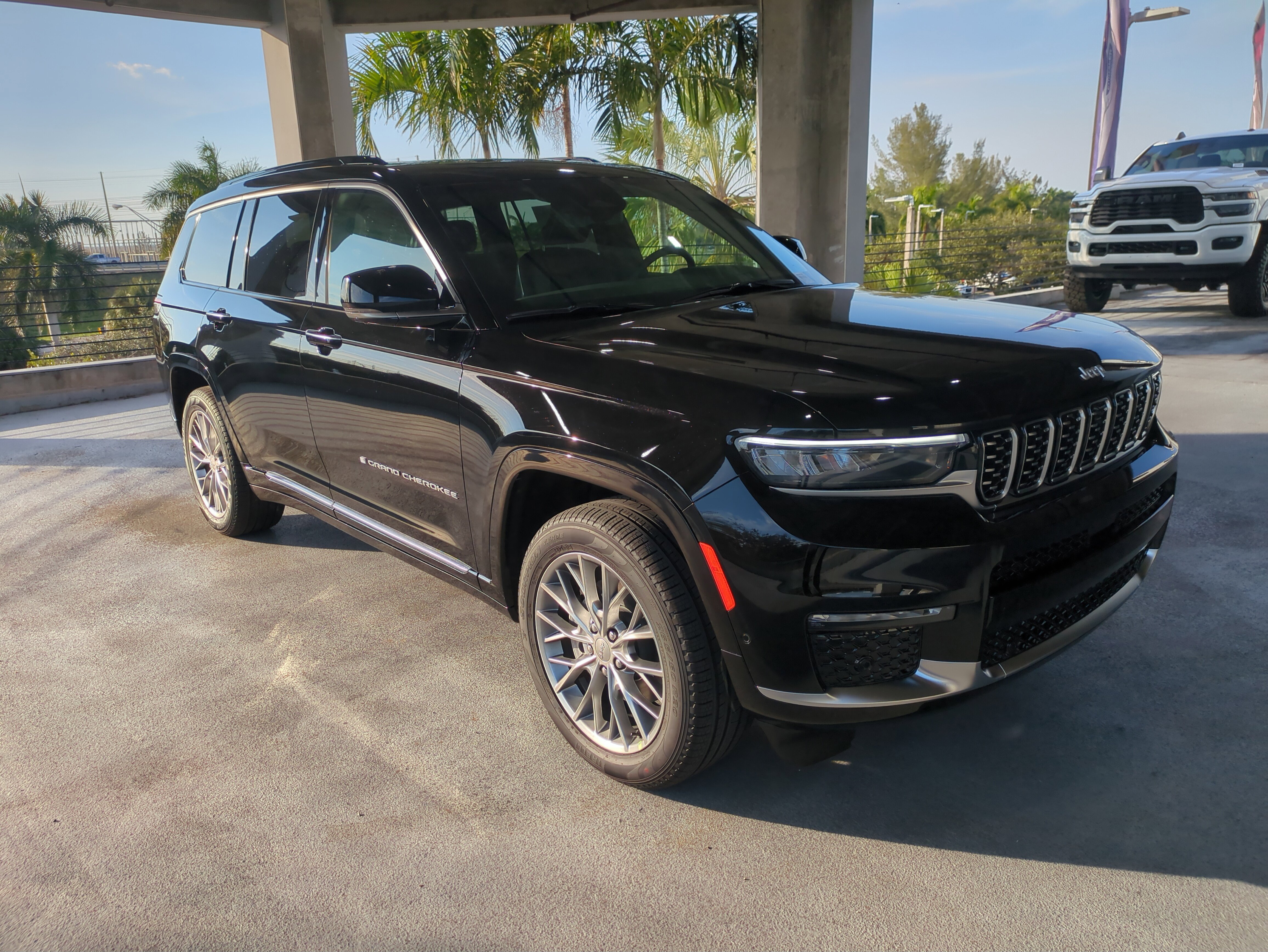 2025 Jeep Grand Cherokee L Summit's photo