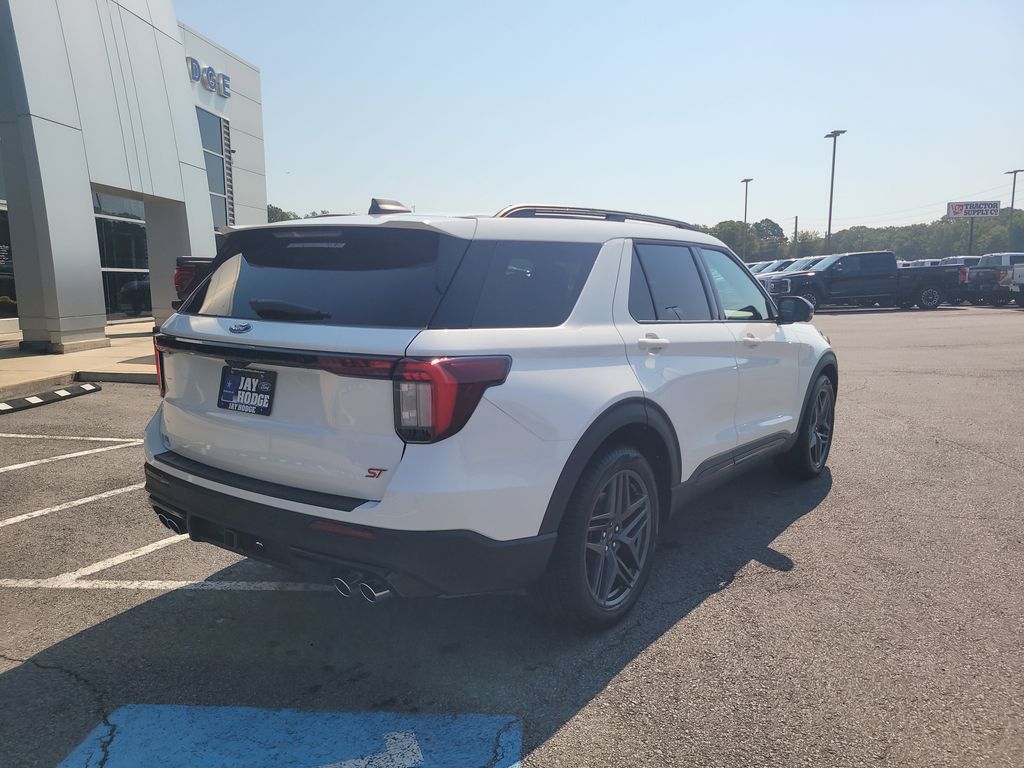 2025 Ford Explorer ST photo 2
