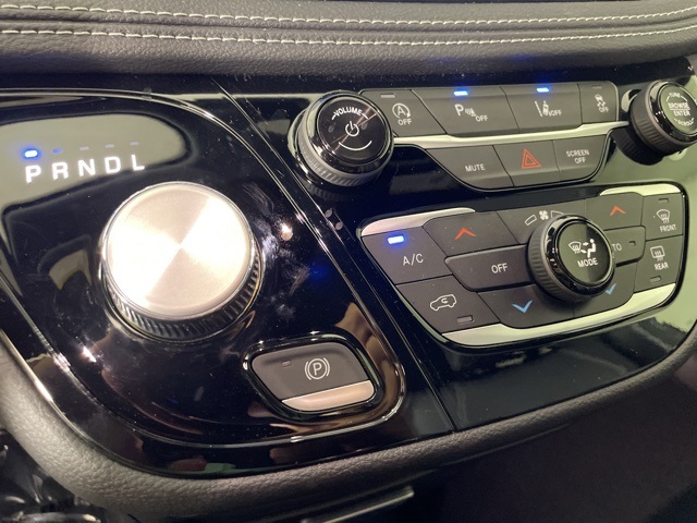 2025 Chrysler Pacifica photo 31