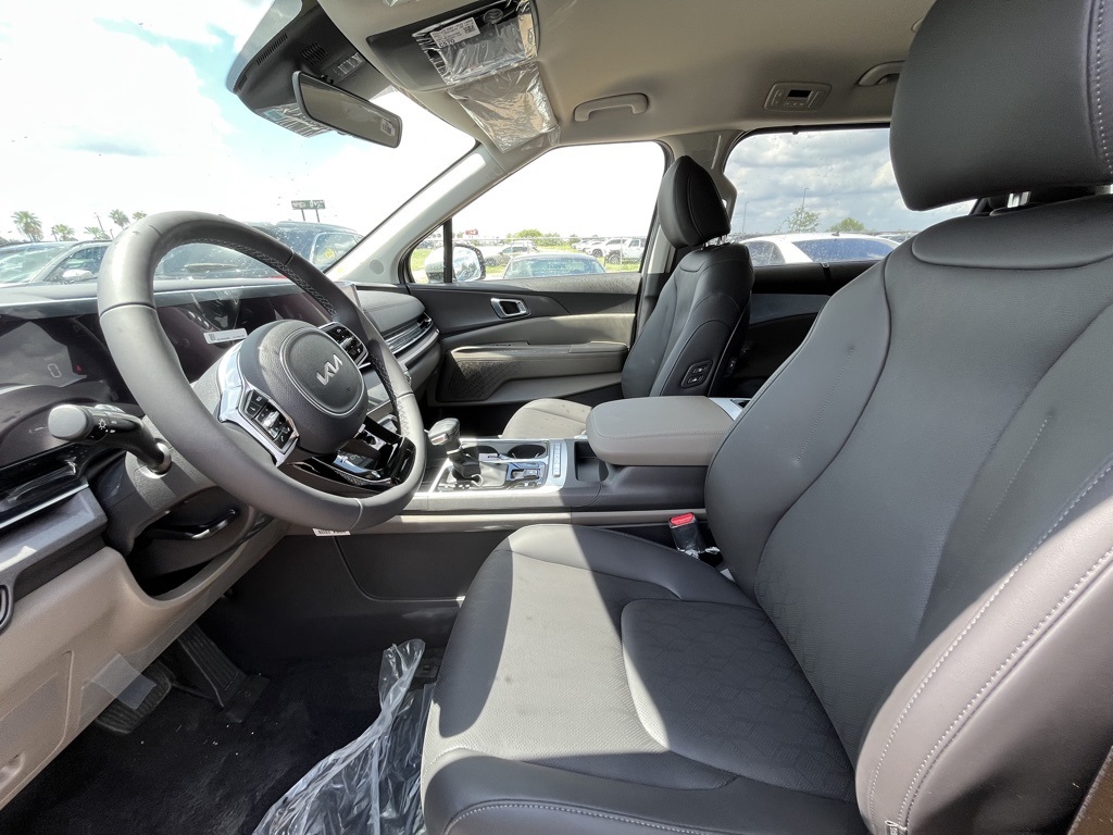 2026 Kia Carnival EX photo 16