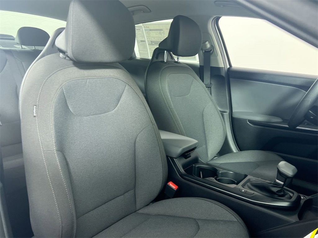 2025 Kia K4 LXS photo 29