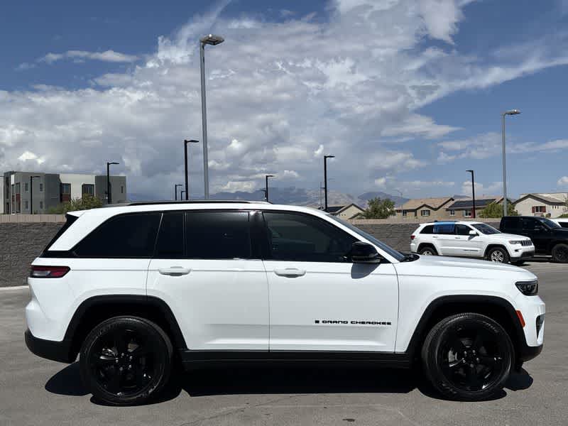 2023 Jeep Grand Cherokee Altitude photo 9