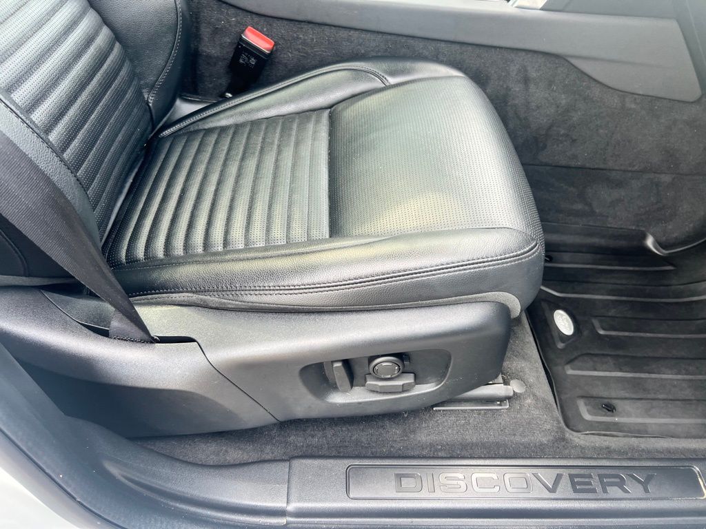 2020 Land Rover Discovery Sport S photo 37