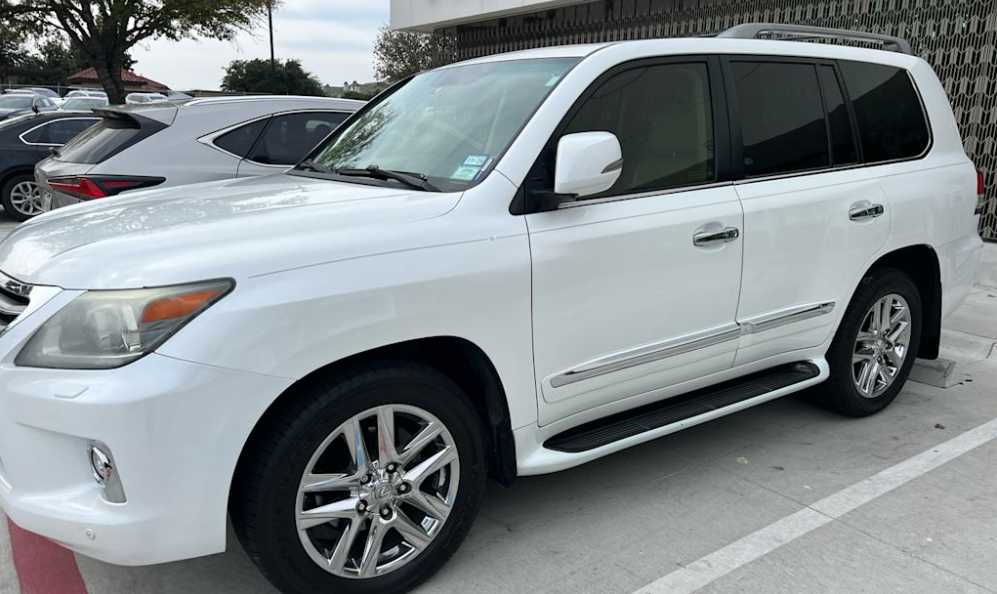 2014 Lexus LX 570's photo