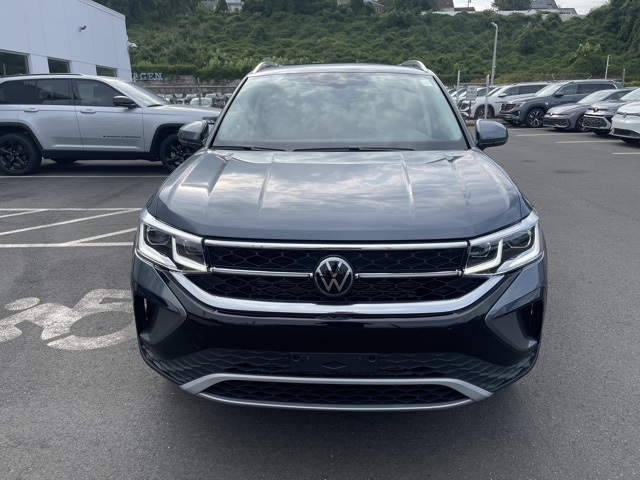 2024 Volkswagen Taos SEL photo 4
