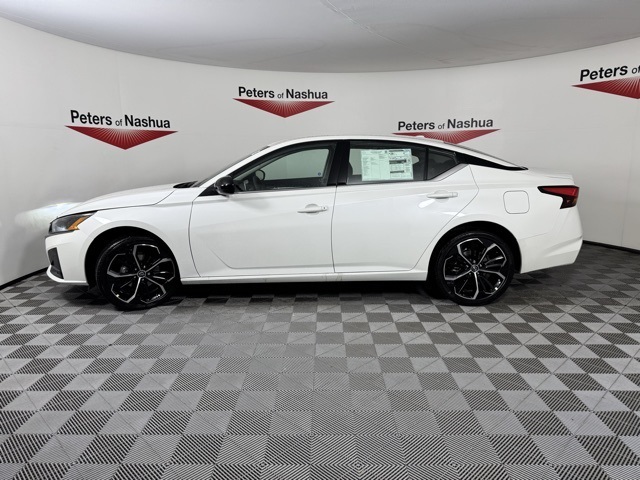 2025 Nissan Altima SR photo 3