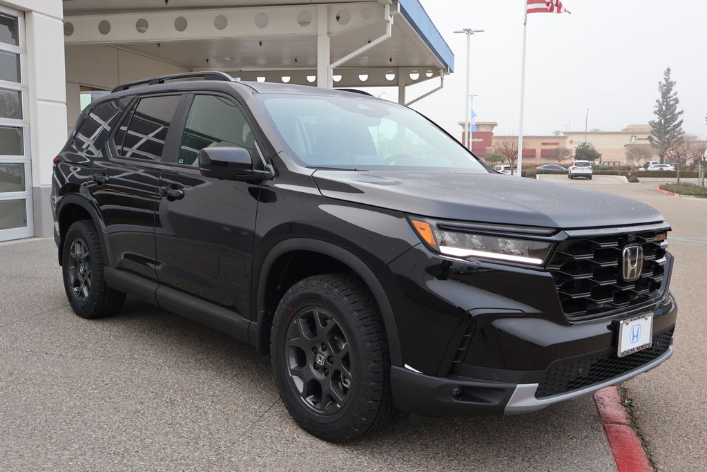 2025 Honda Pilot TrailSport photo 3