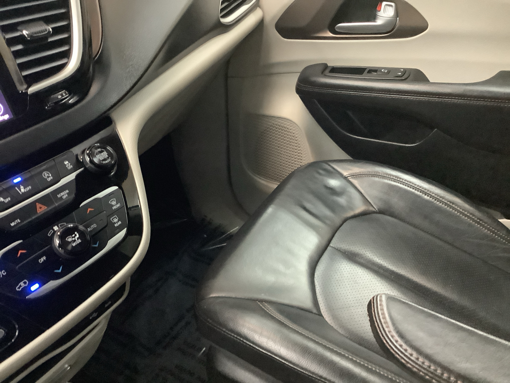 2018 Chrysler Pacifica Touring L photo 18