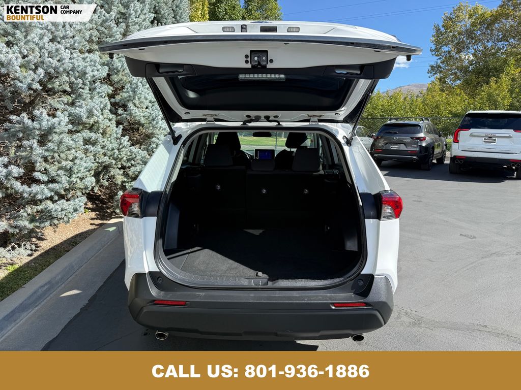 2024 Toyota RAV4 LE photo 27