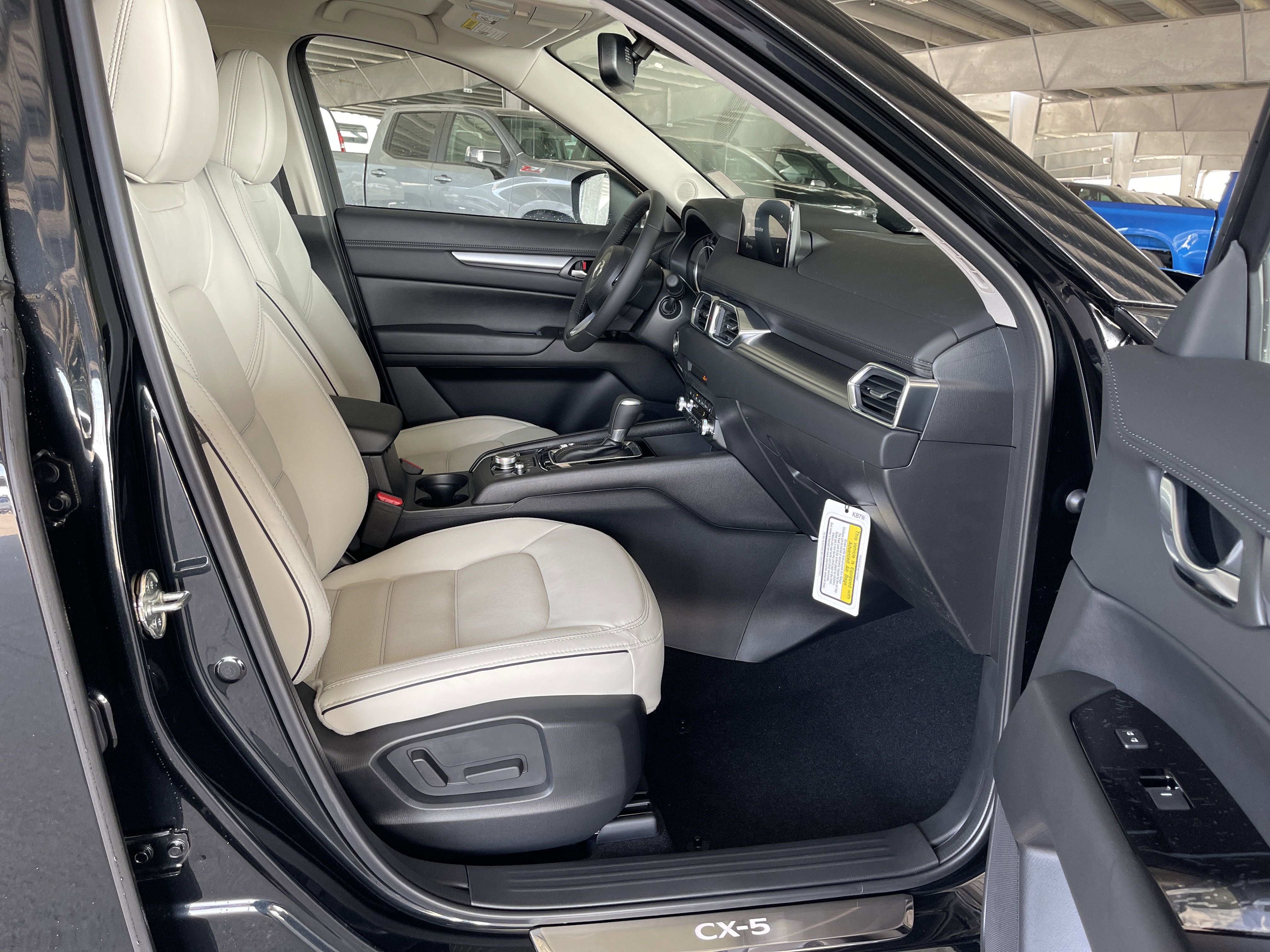 2025 Mazda CX-5 2.5 S Preferred photo 7